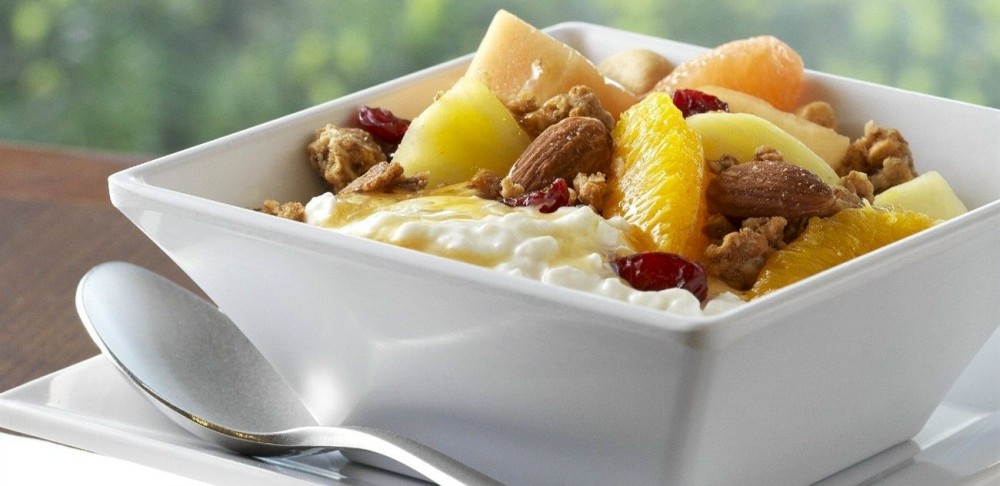 Breakfast fruit and nuts