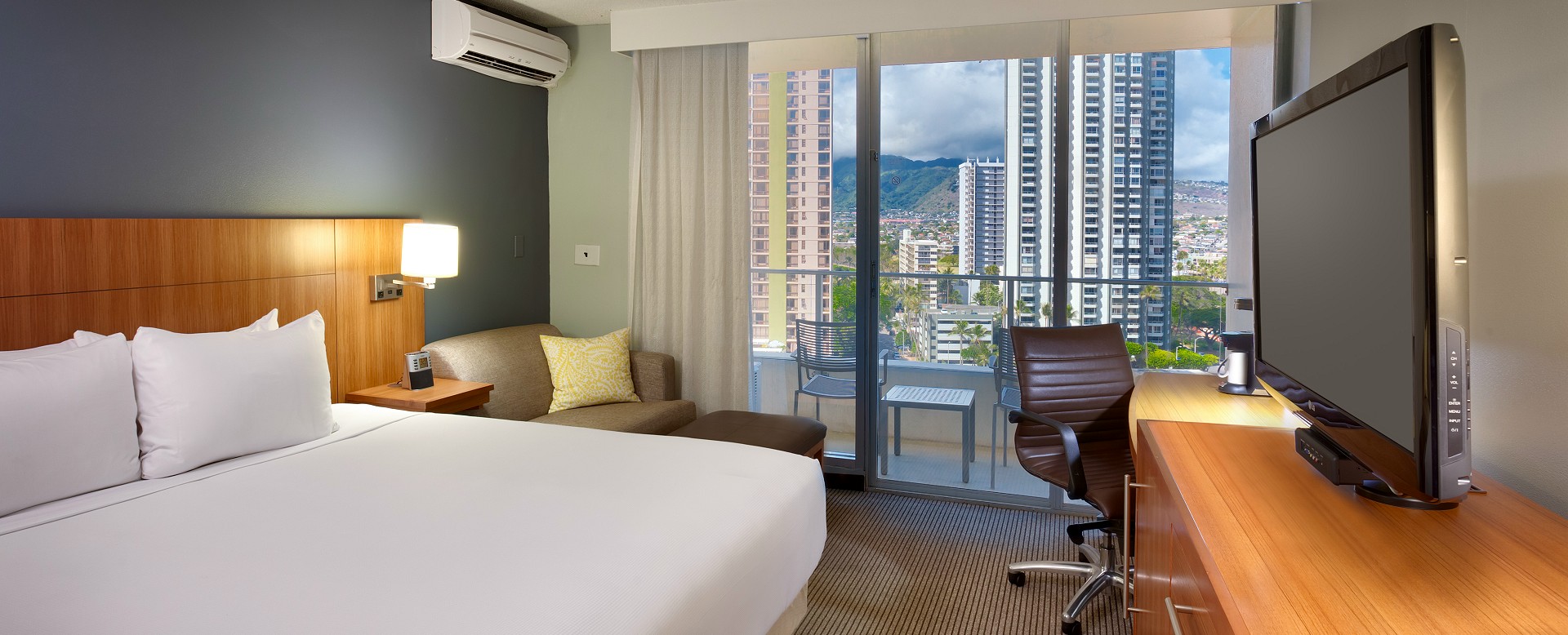 Guestroom Cityview 2